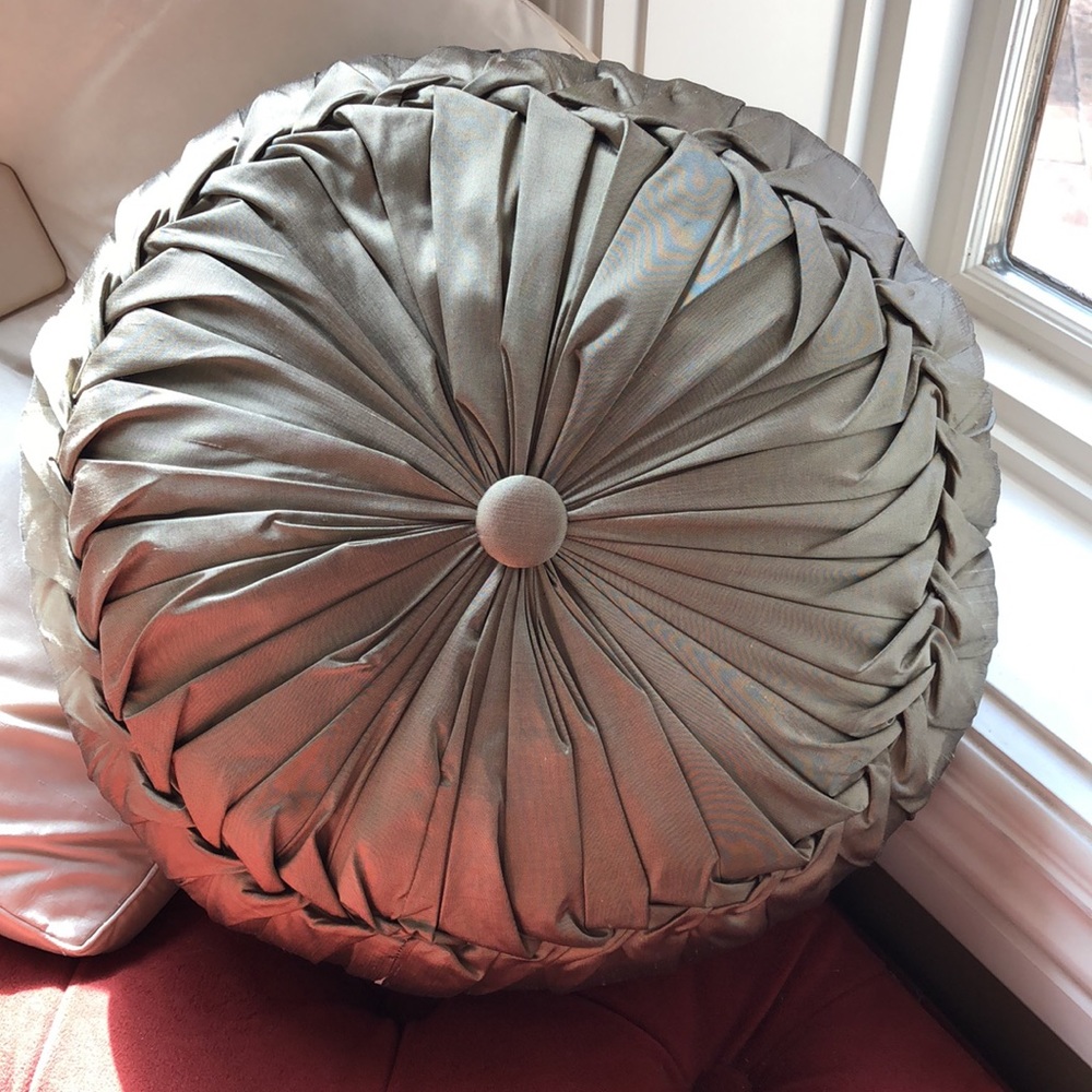 Set of two retro style decorative pillows - Picture 3 of 8